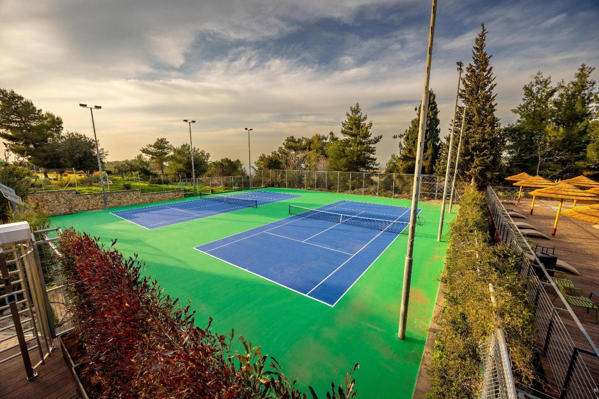 C Hotel Neve Ilan Exterior photo